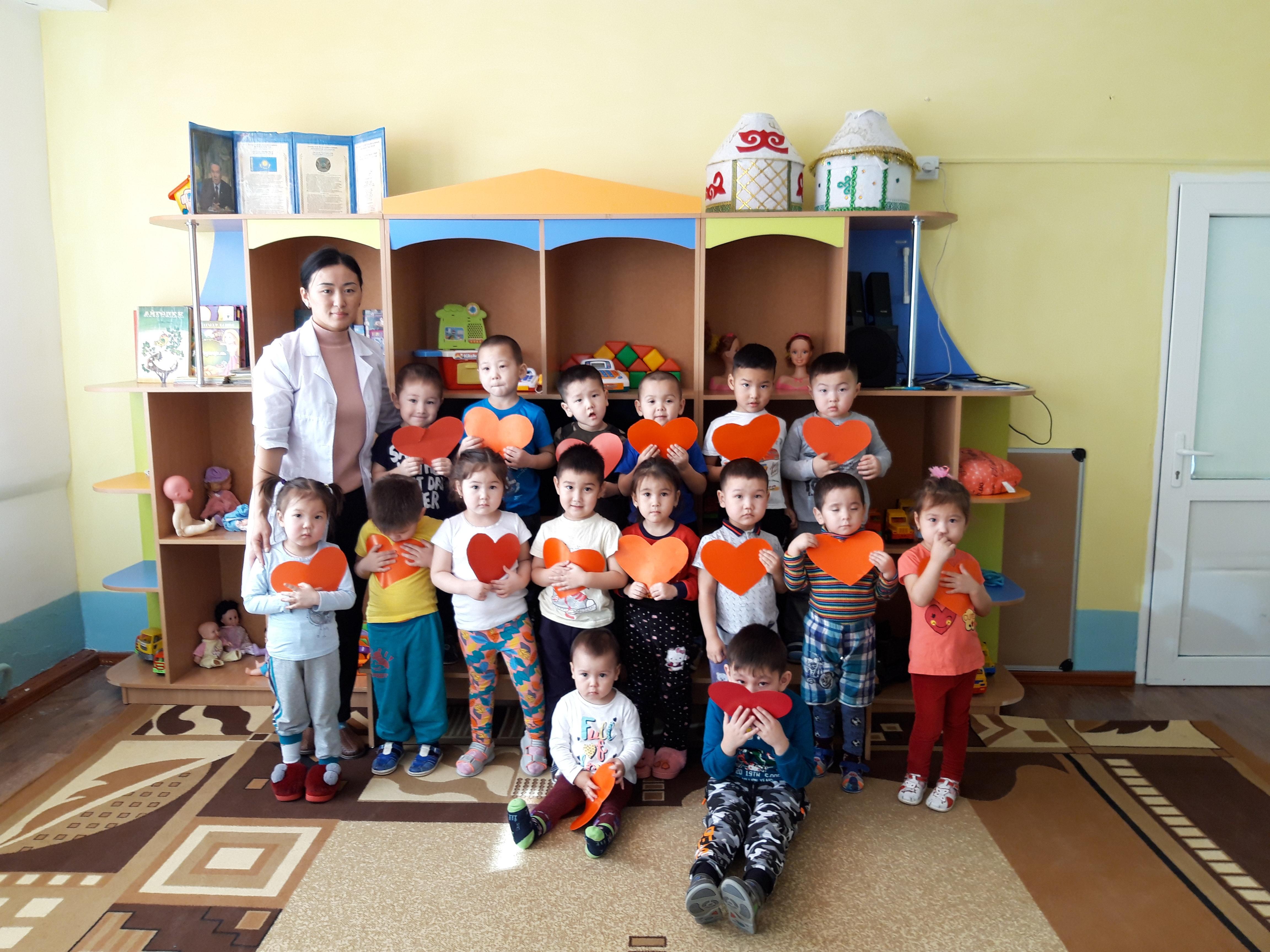 "Айналайын" шағын орталығында "Өзін-өзі тану: Махаббат пен Шығармашылық педагогикасы" онкүндігі аясында өткен сабақ