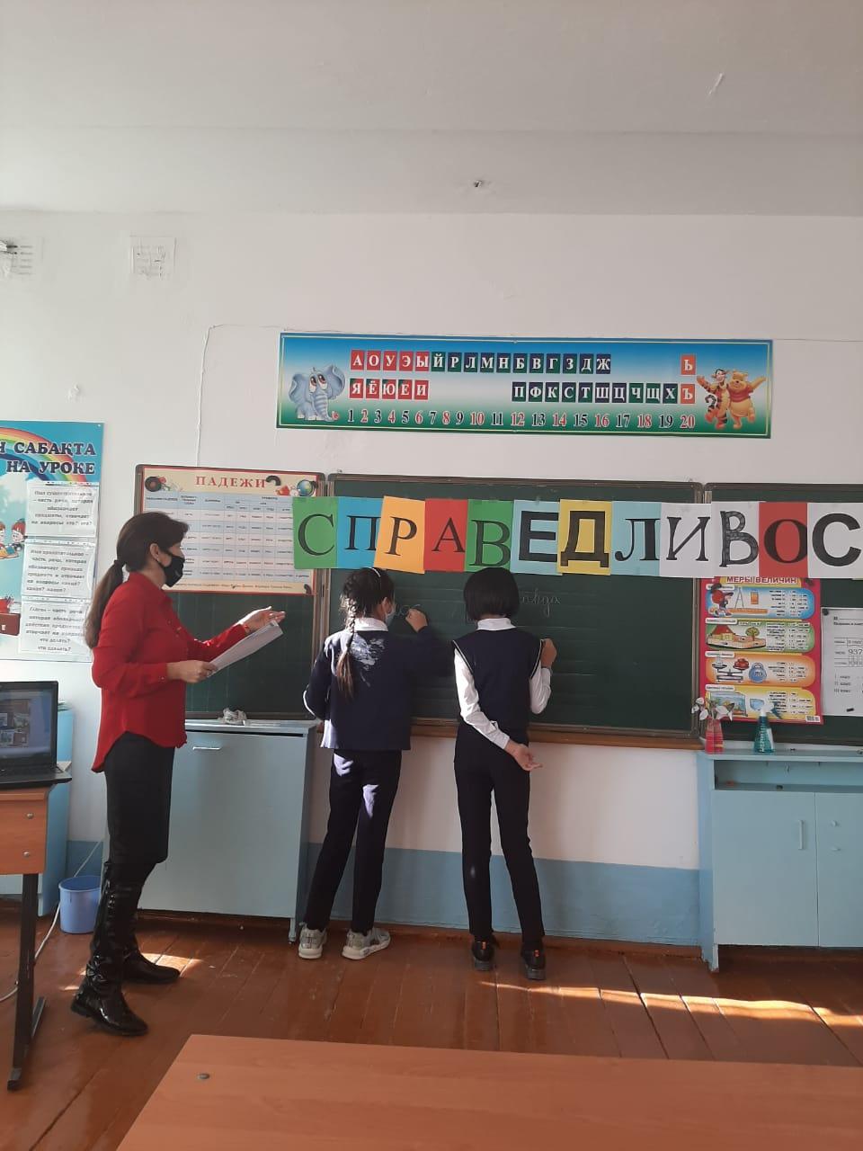 Работа добровольного школьного клуба "Адал Ұрпақ"